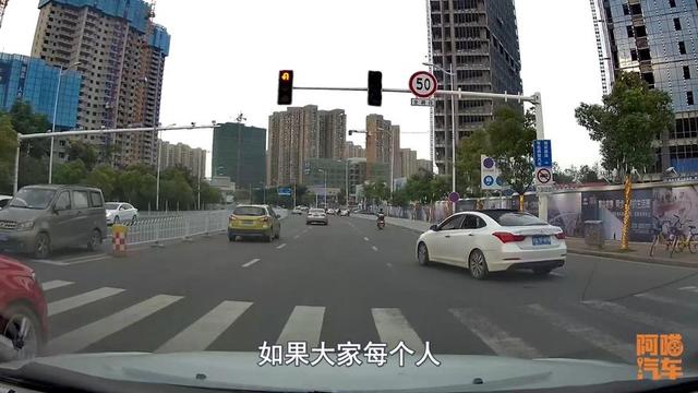 长沙网友问：新手司机上路掉头怎么看指示灯掉头需要看红绿灯吗是真的还是假的？